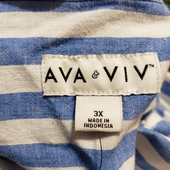 Ava & Viv White and Blue Short Sleeve Button Down Shirt - Picture 4 of 5